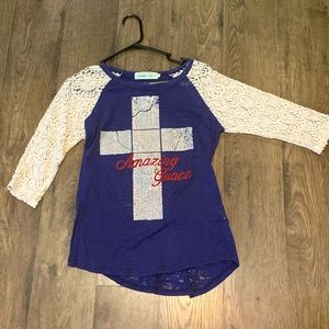 Small Southern Grace 3/4 lace sleeves! Super cute!